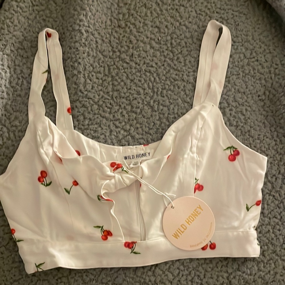 BRAND NEW CHERRY TOP (LAURAS BOUTIQUE)
